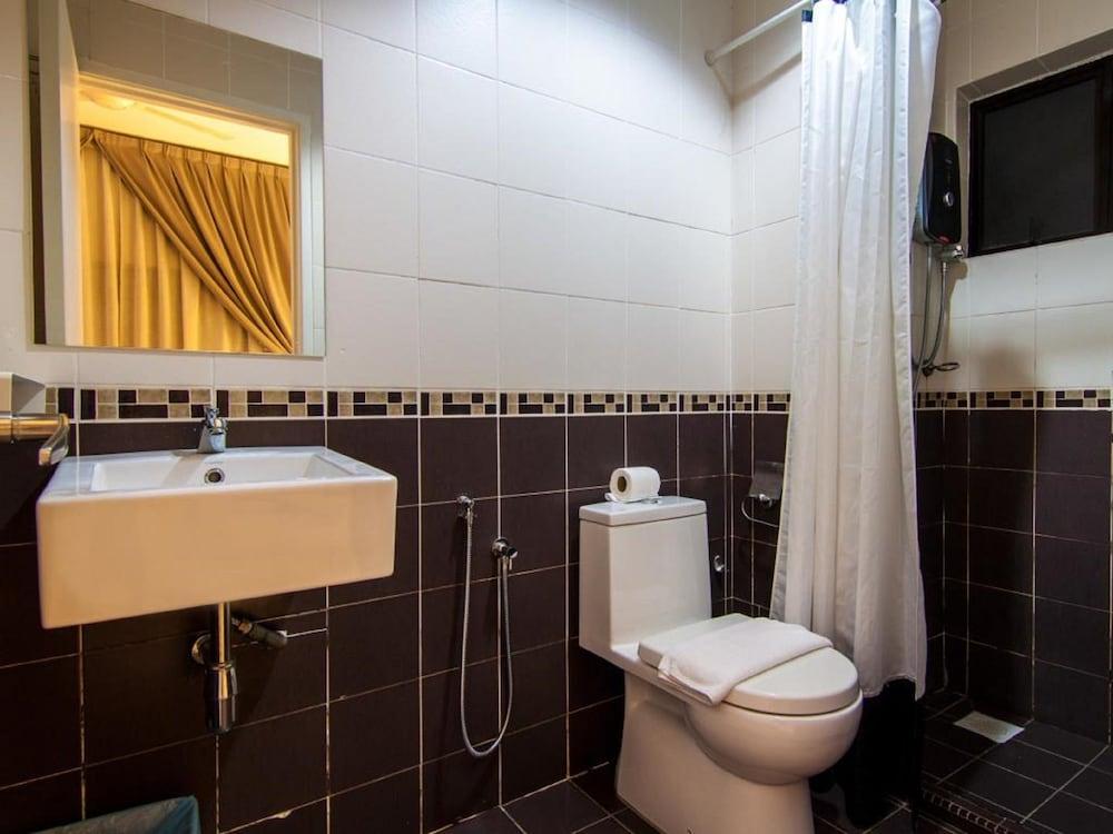 โอบูทิก สวีท โฮเต็ล แอท บันดา อุตามา Hotel เปอตาลิงจายา ภายนอก รูปภาพ