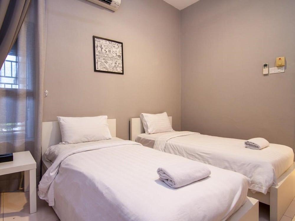 โอบูทิก สวีท โฮเต็ล แอท บันดา อุตามา Hotel เปอตาลิงจายา ภายนอก รูปภาพ
