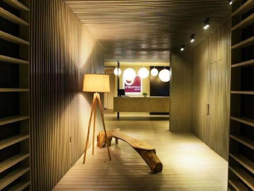 โอบูทิก สวีท โฮเต็ล แอท บันดา อุตามา Hotel เปอตาลิงจายา ภายนอก รูปภาพ